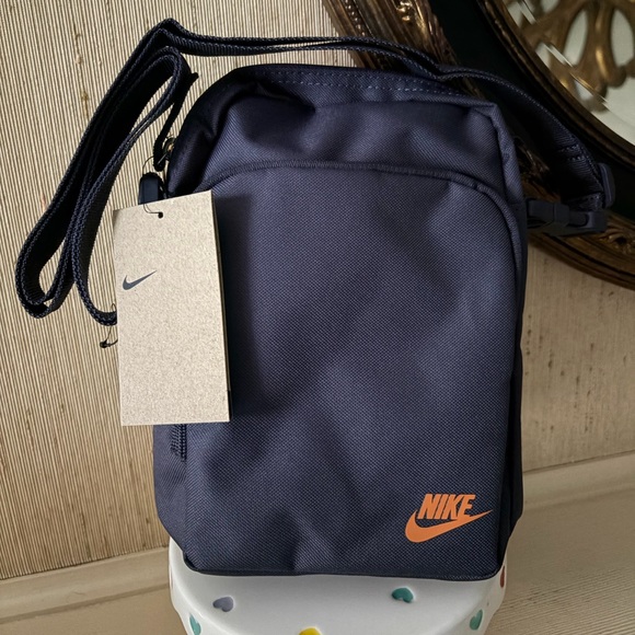 Nike Handbags - Nike Heritage Crossbody NWT